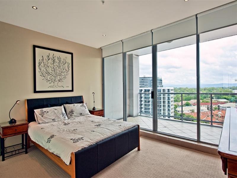 1 Como Crescent, Southport QLD 4215