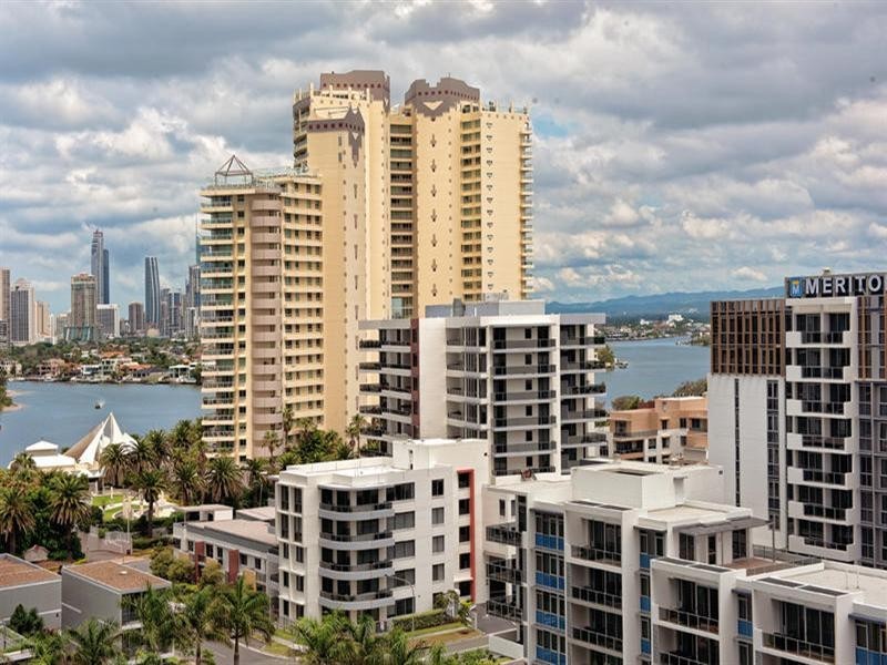1 Como Crescent, Southport QLD 4215