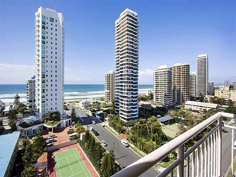 52 Pacific Street, Main Beach QLD 4217