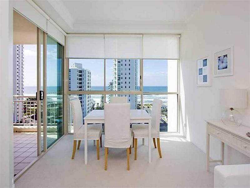 52 Pacific Street, Main Beach QLD 4217