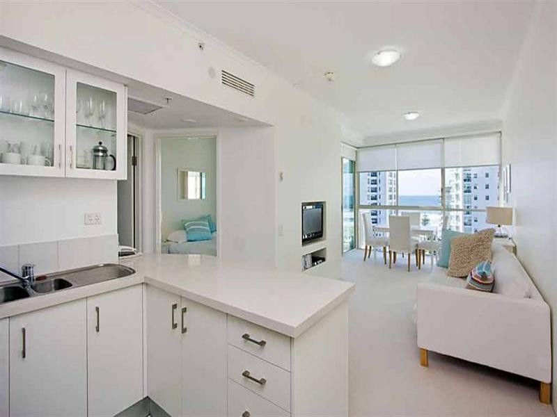 52 Pacific Street, Main Beach QLD 4217