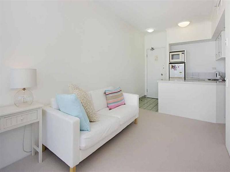 52 Pacific Street, Main Beach QLD 4217