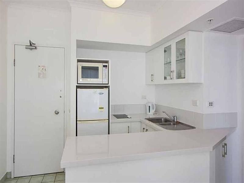 52 Pacific Street, Main Beach QLD 4217