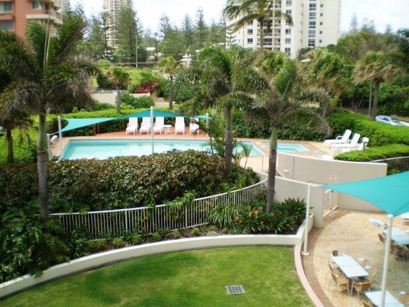 52 Pacific Street, Main Beach QLD 4217