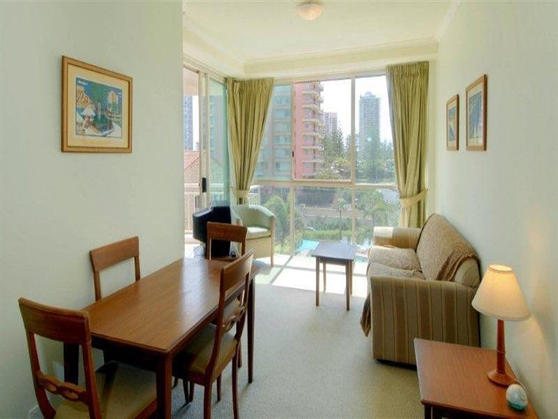 52 Pacific Street, Main Beach QLD 4217