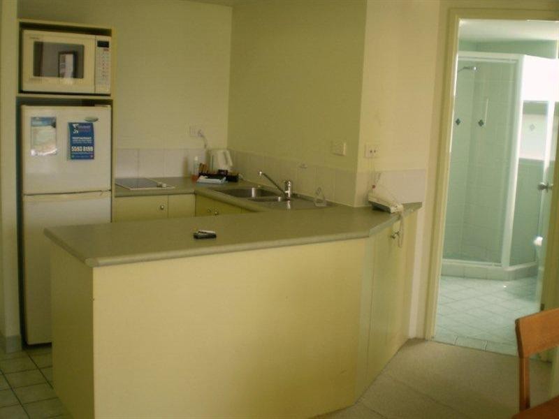 52 Pacific Street, Main Beach QLD 4217