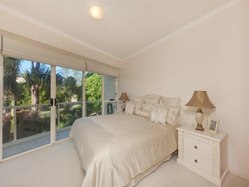 1 Lennie Avenue, Main Beach QLD 4217