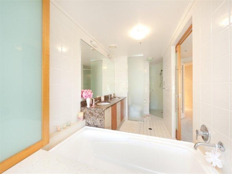 1 Lennie Avenue, Main Beach QLD 4217