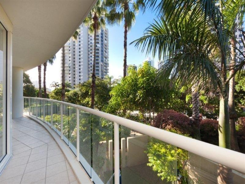 1 Lennie Avenue, Main Beach QLD 4217