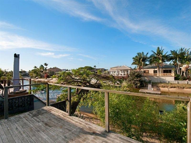 3 Carmel Court, Broadbeach Waters QLD 4218