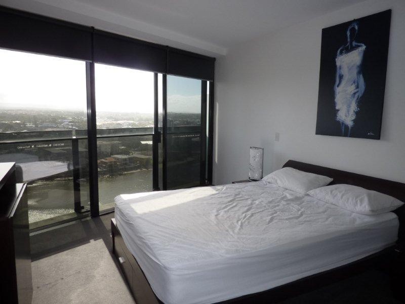 9 Ferny Avenue, Surfers Paradise QLD 4217