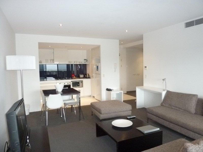 9 Ferny Avenue, Surfers Paradise QLD 4217