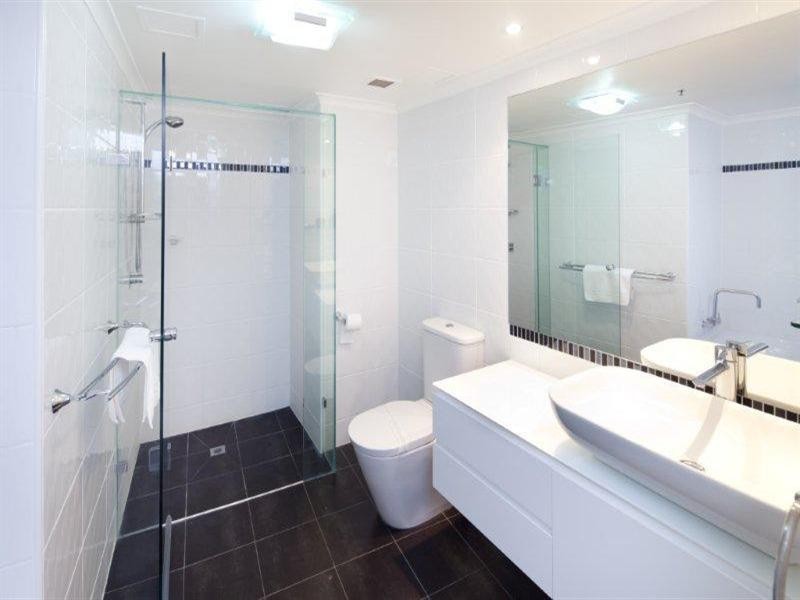 29 Woodroffe Avenue, Main Beach QLD 4217