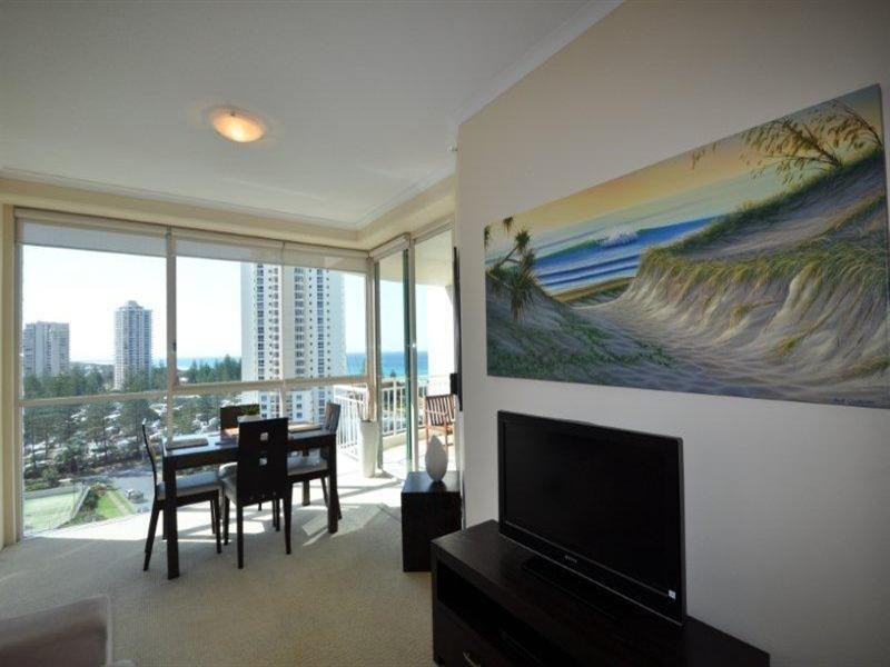 52 Pacific Street, Main Beach QLD 4217