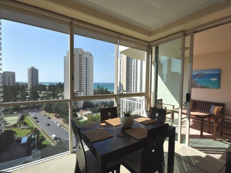 52 Pacific Street, Main Beach QLD 4217