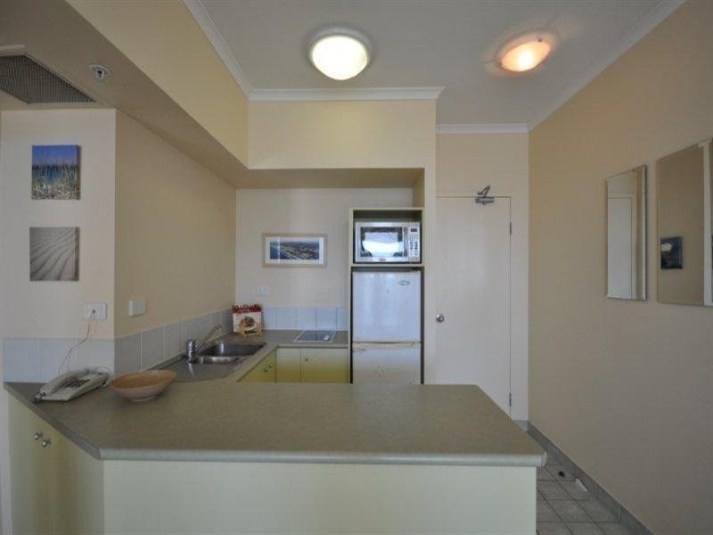 52 Pacific Street, Main Beach QLD 4217