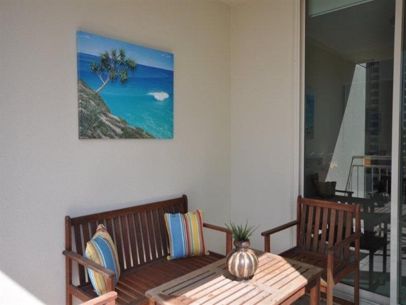 52 Pacific Street, Main Beach QLD 4217