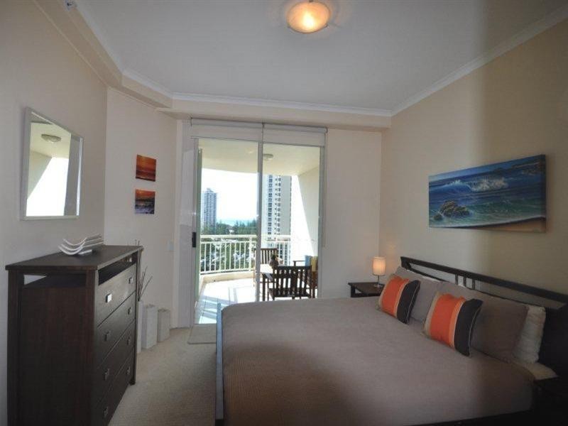 52 Pacific Street, Main Beach QLD 4217