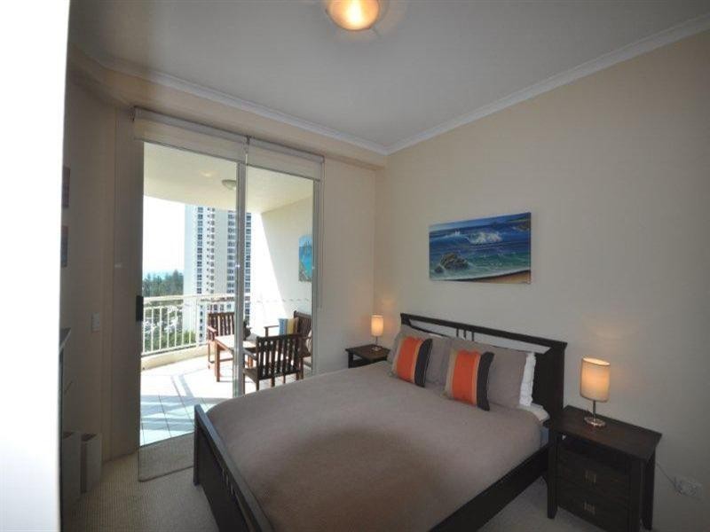 52 Pacific Street, Main Beach QLD 4217