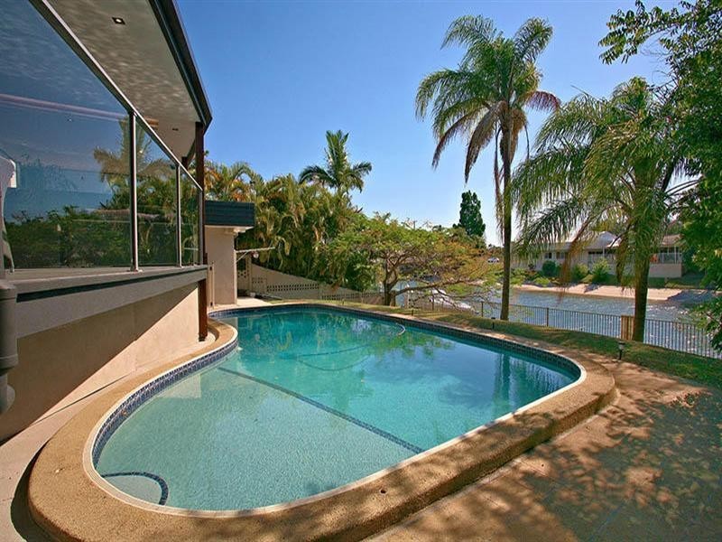 8 Gibraltar Drive, Isle Of Capri QLD 4217