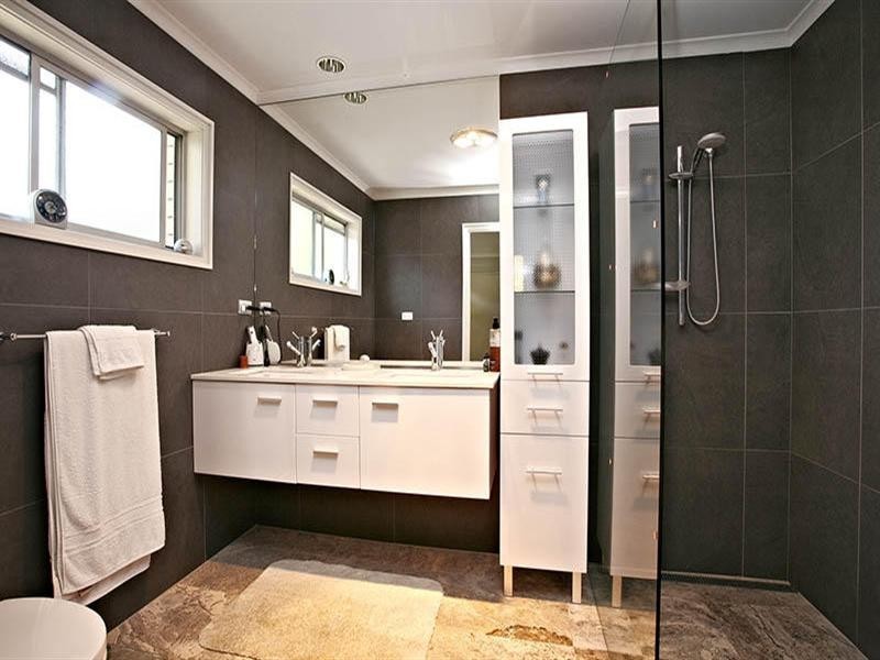 8 Gibraltar Drive, Isle Of Capri QLD 4217