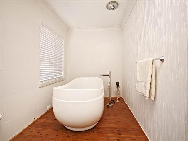 8 Gibraltar Drive, Isle Of Capri QLD 4217