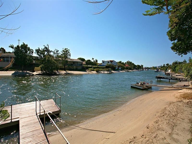 8 Gibraltar Drive, Isle Of Capri QLD 4217