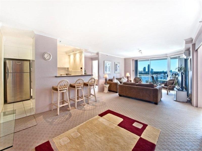 17 Hughes Avenue, Main Beach QLD 4217