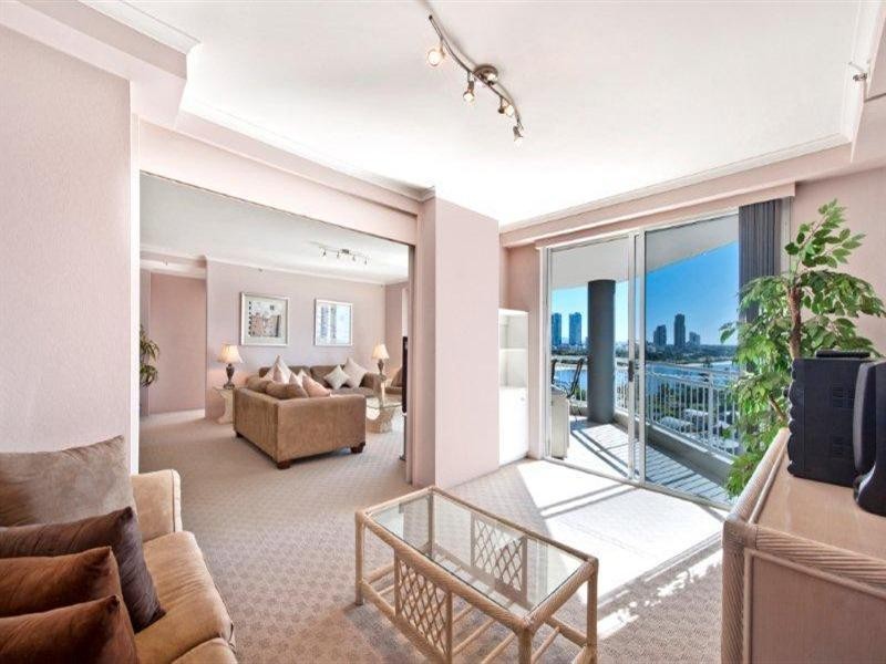 17 Hughes Avenue, Main Beach QLD 4217