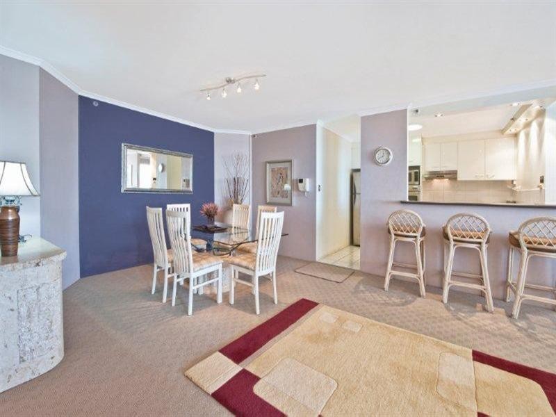 17 Hughes Avenue, Main Beach QLD 4217