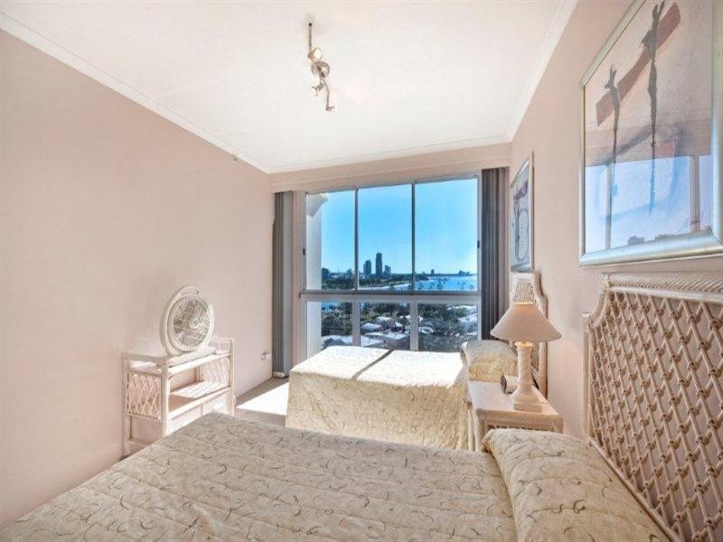 17 Hughes Avenue, Main Beach QLD 4217