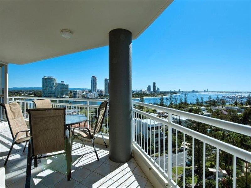 17 Hughes Avenue, Main Beach QLD 4217