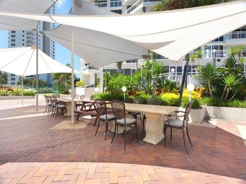 17 Hughes Avenue, Main Beach QLD 4217