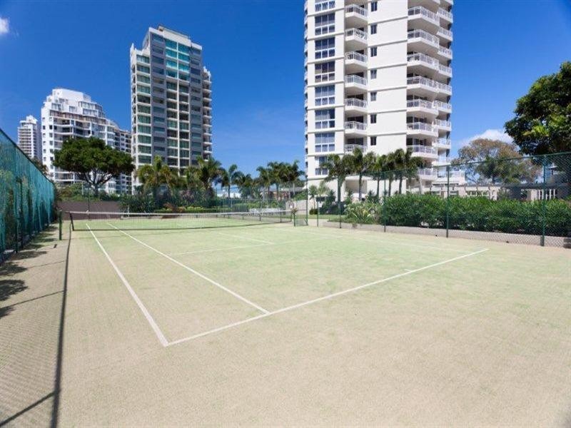 17 Hughes Avenue, Main Beach QLD 4217