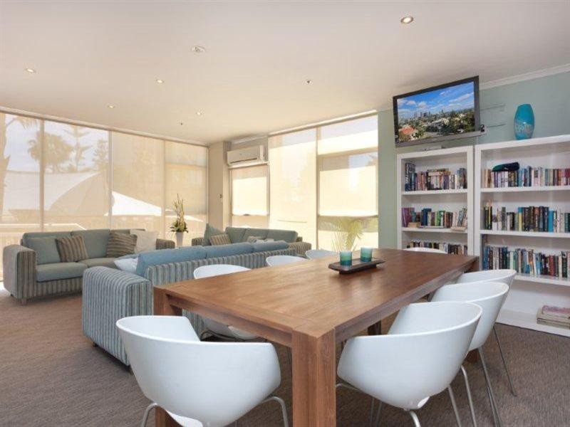 17 Hughes Avenue, Main Beach QLD 4217