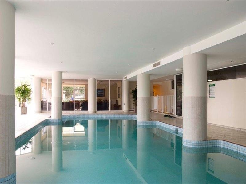 17 Hughes Avenue, Main Beach QLD 4217