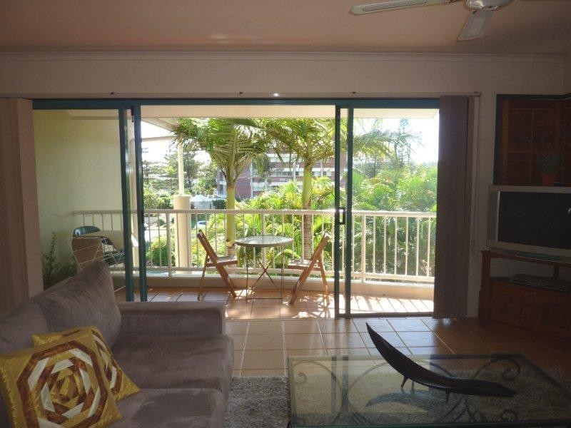 13 Montgomery Avenue, Main Beach QLD 4217