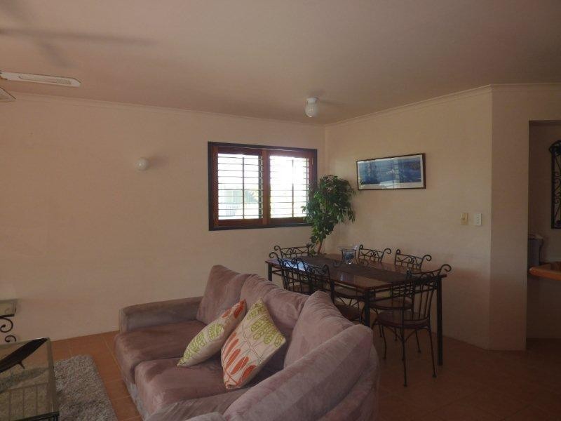 13 Montgomery Avenue, Main Beach QLD 4217