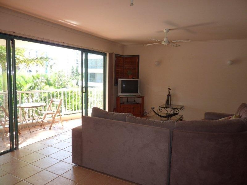 13 Montgomery Avenue, Main Beach QLD 4217