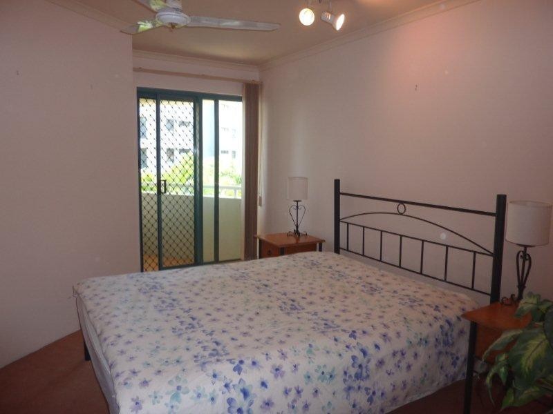 13 Montgomery Avenue, Main Beach QLD 4217