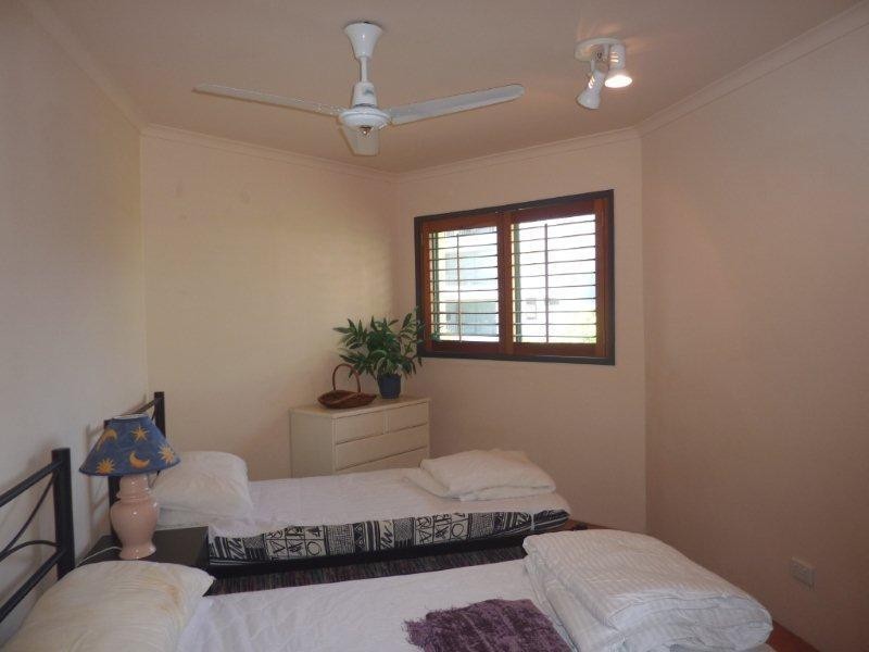 13 Montgomery Avenue, Main Beach QLD 4217