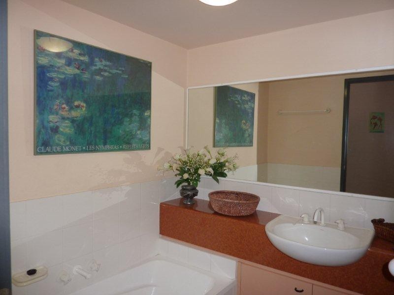 13 Montgomery Avenue, Main Beach QLD 4217