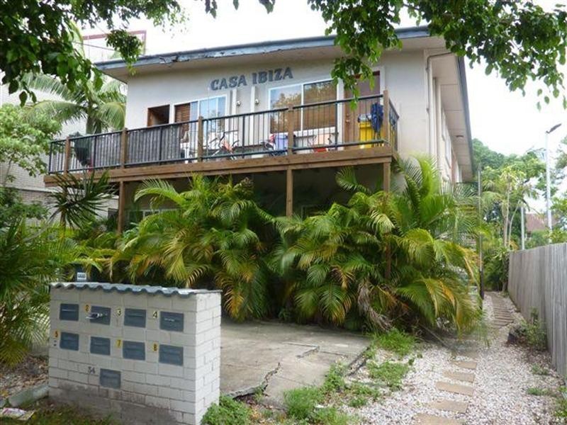 34 Armrick Avenue, Broadbeach QLD 4218