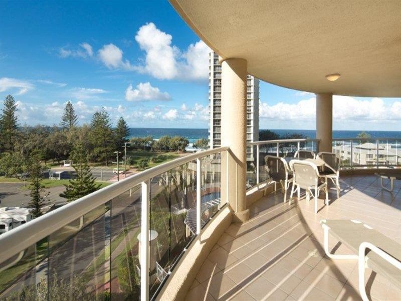 59 Pacific Street, Main Beach QLD 4217