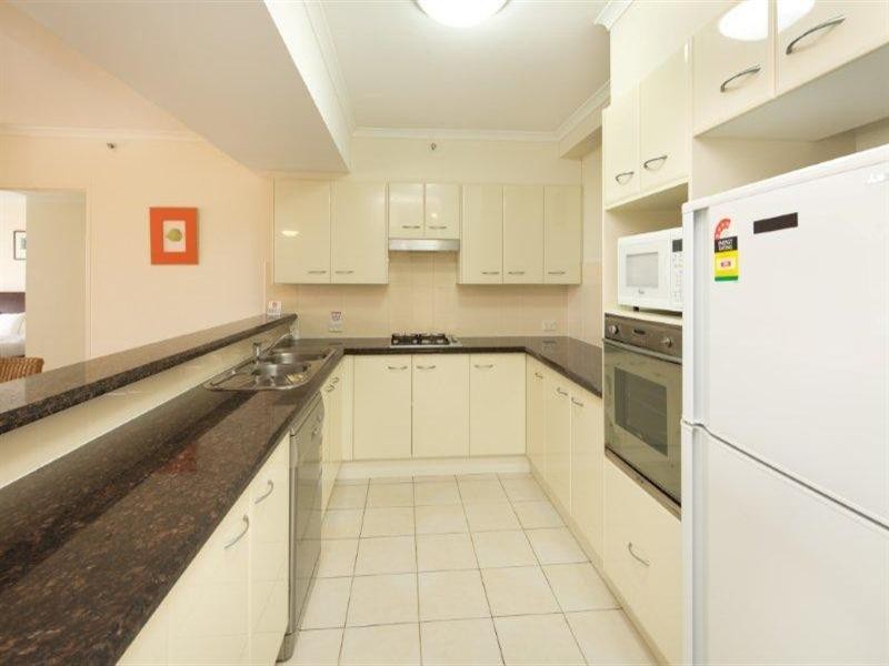 59 Pacific Street, Main Beach QLD 4217