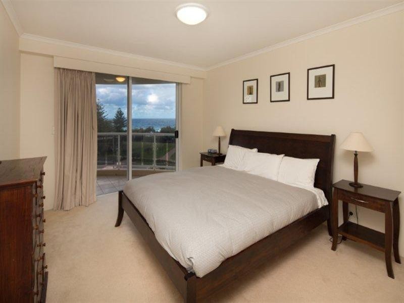 59 Pacific Street, Main Beach QLD 4217