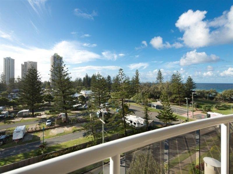 59 Pacific Street, Main Beach QLD 4217