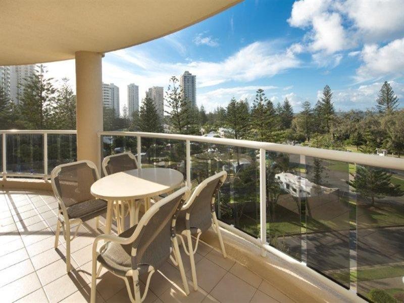 59 Pacific Street, Main Beach QLD 4217