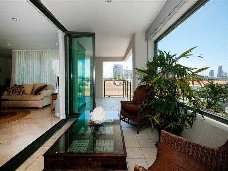 24 Hughes Avenue, Main Beach QLD 4217