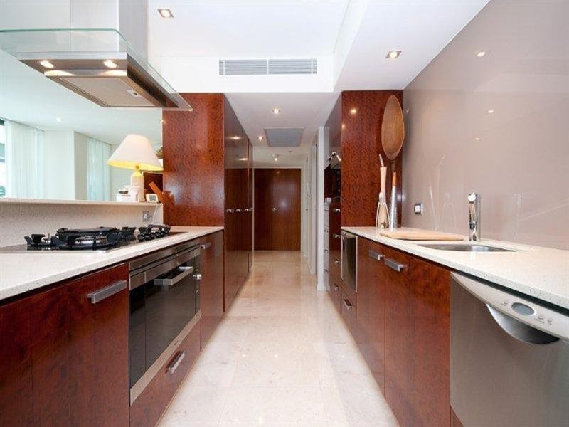 24 Hughes Avenue, Main Beach QLD 4217